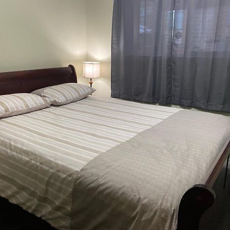 1 Bedroom Suite In Langford. 維多利亞 外观 照片