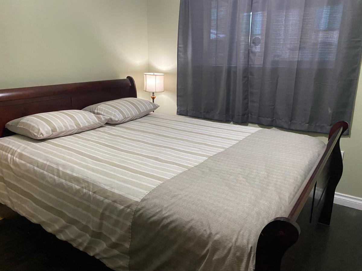 1 Bedroom Suite In Langford. 維多利亞 外观 照片