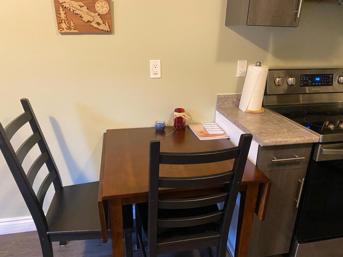 1 Bedroom Suite In Langford. 維多利亞 外观 照片